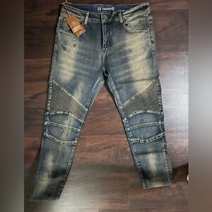 Brand New Jeans From “The Buckle” Retail Is $75.00 Asking $45.00